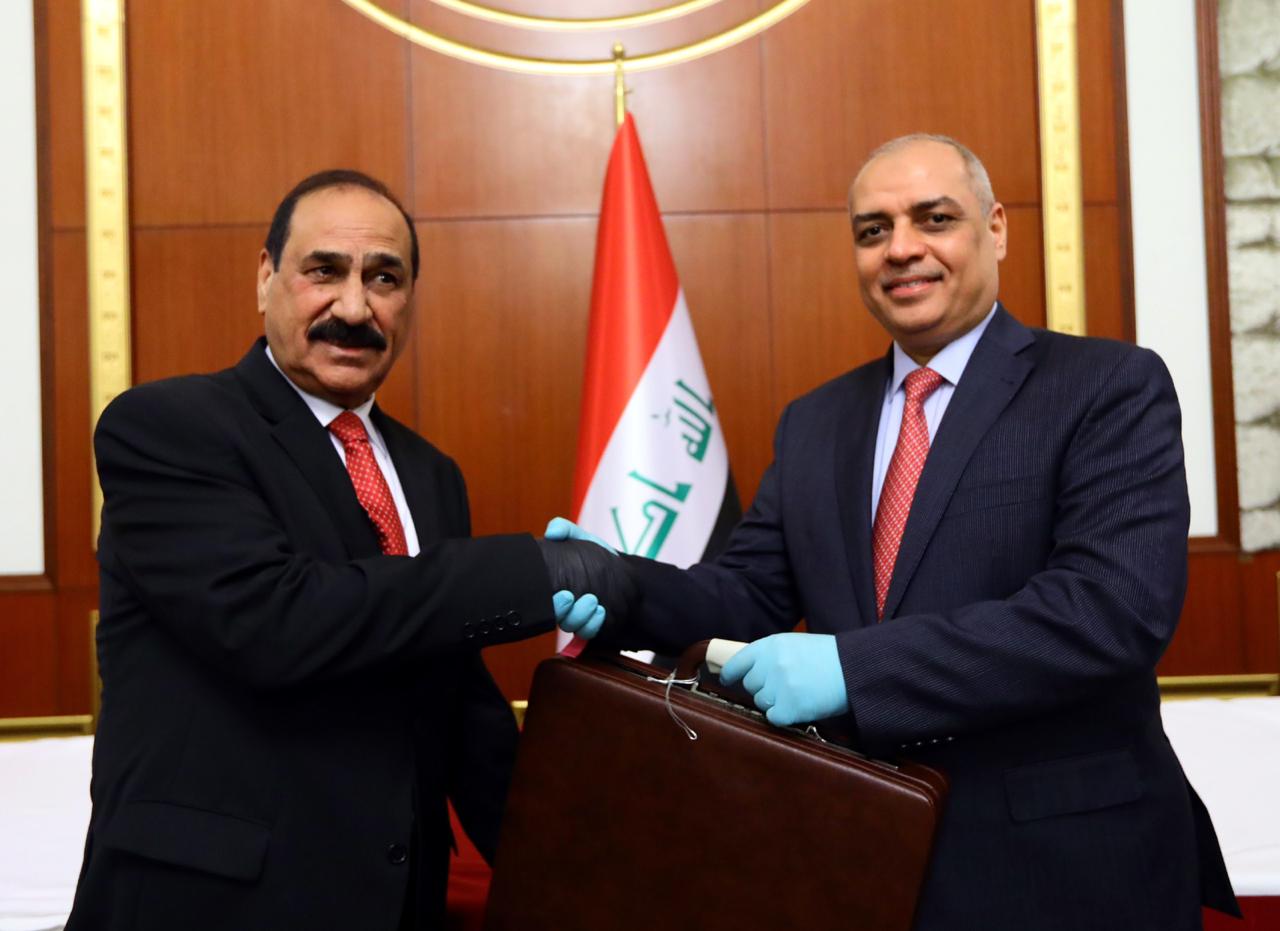 بالصور | أربع جمل لعبد المهدي بـ